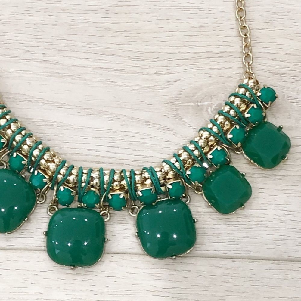 Emerald green statement necklace - Picture 3 of 8